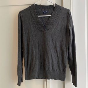 GAP v-neck sweater